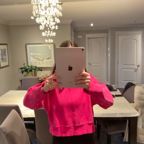 Hot pink cropped Zara hoodie. Only worn a few times in size small - Picture 3 of 5